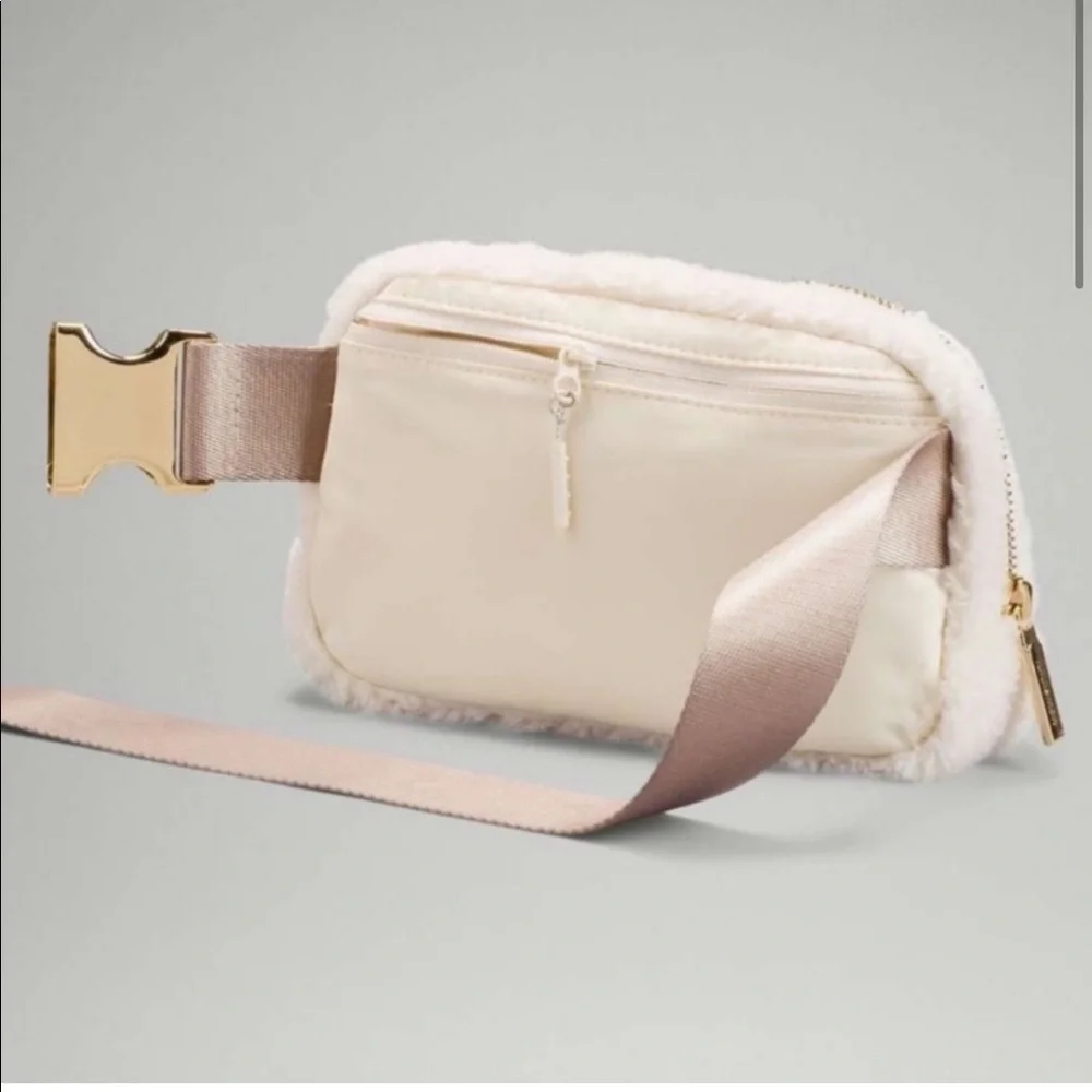 LULULEMON Everywhere Belt Bag - Picture 4 of 5